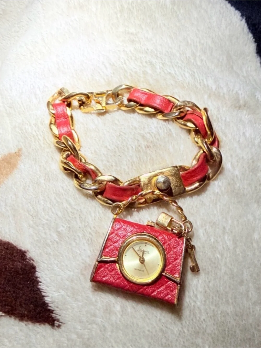 Source Unknown Gold-Tone Chain Bracelet with Red Handbag Watch Charm